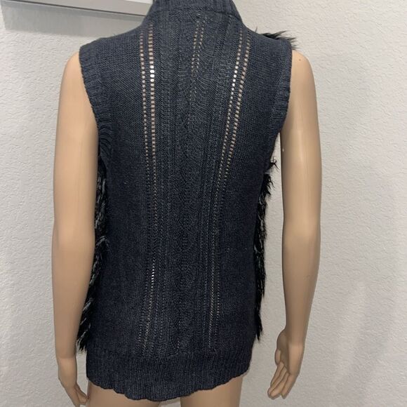 Romeo & Juliet Couture faux fur sweater vest - Picture 4 of 8